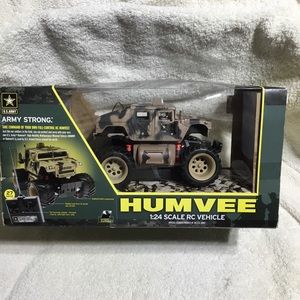 Official Army 1:24 scale Humvee, NWT, RC control, indoor/ outdoor,
